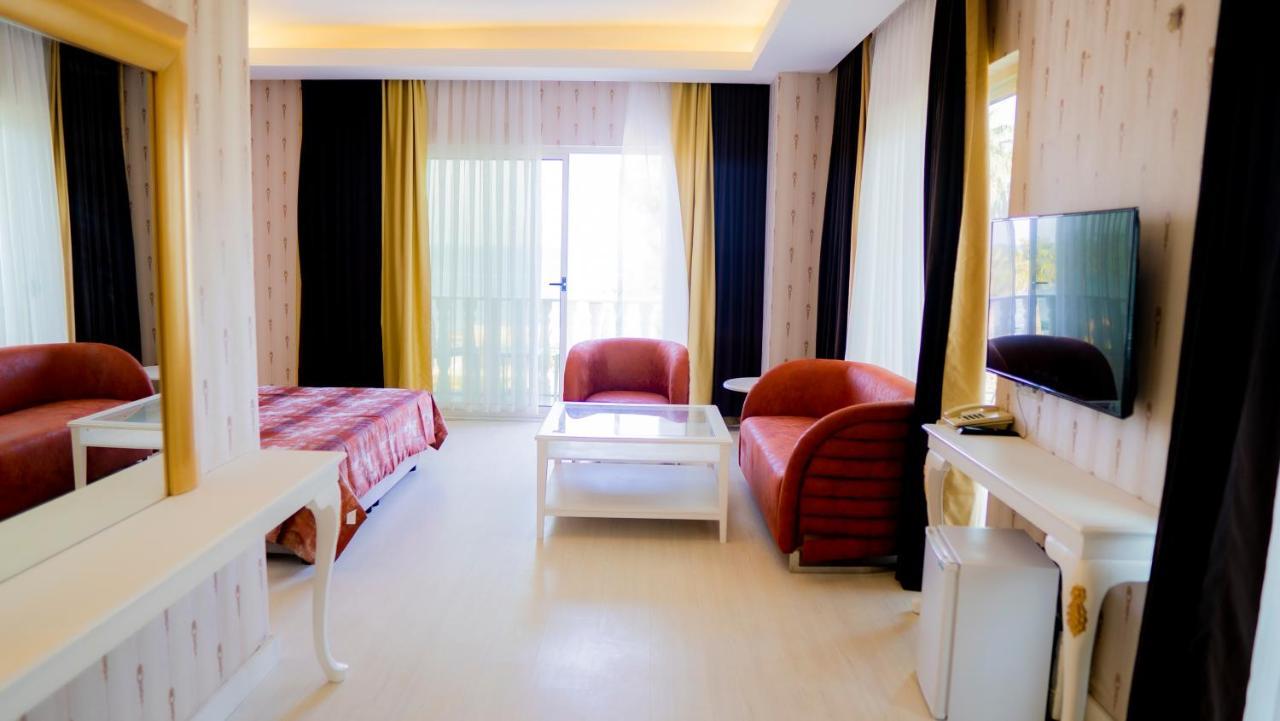 La Hoya Beach Hotel Белдиби Екстериор снимка